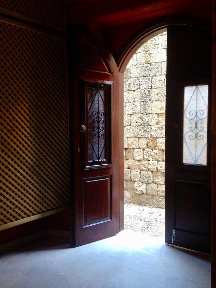 Auberge 32 Old Town Rhodes City Esterno foto
